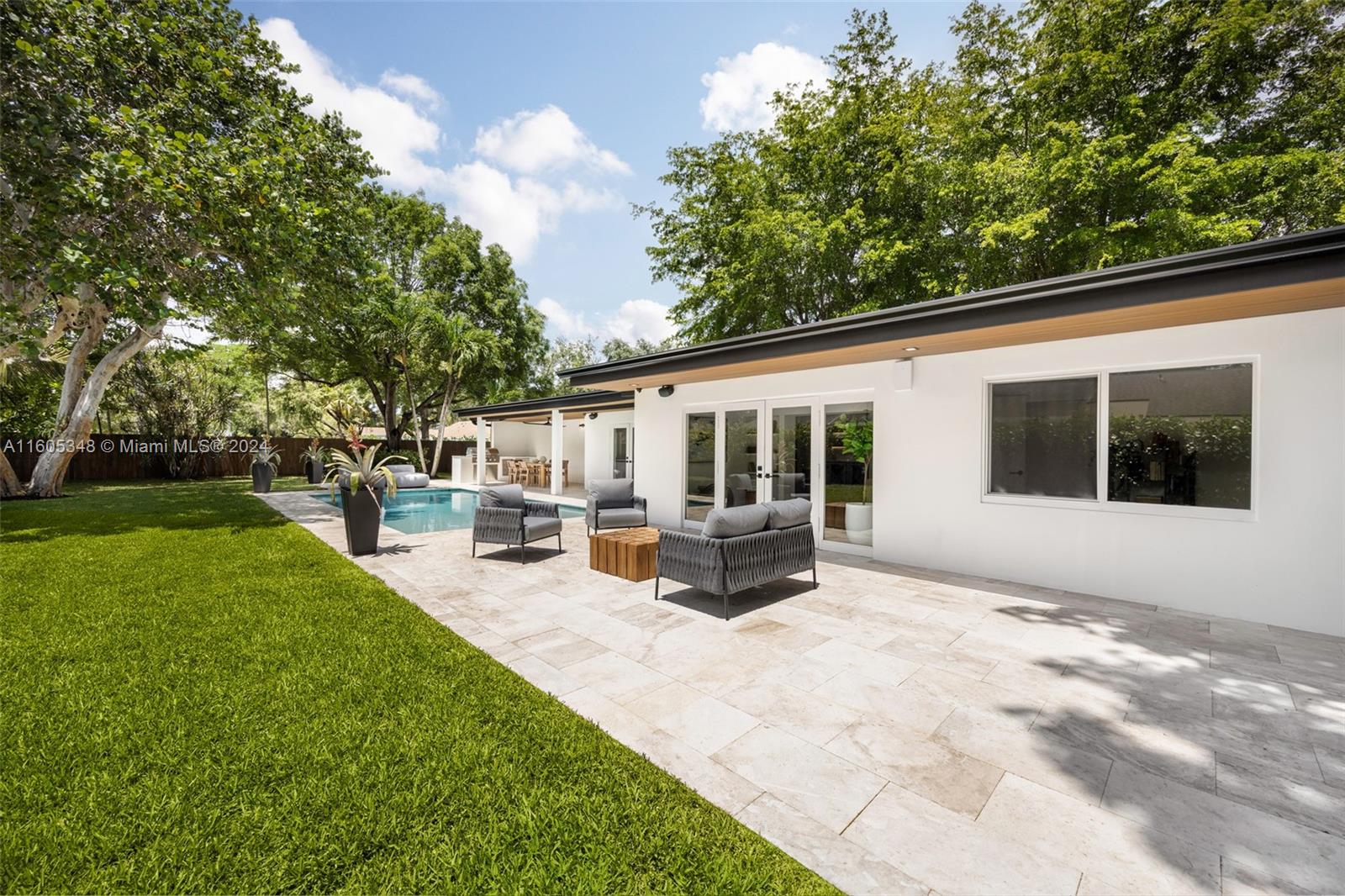 PATRICIA MANOR - Residential