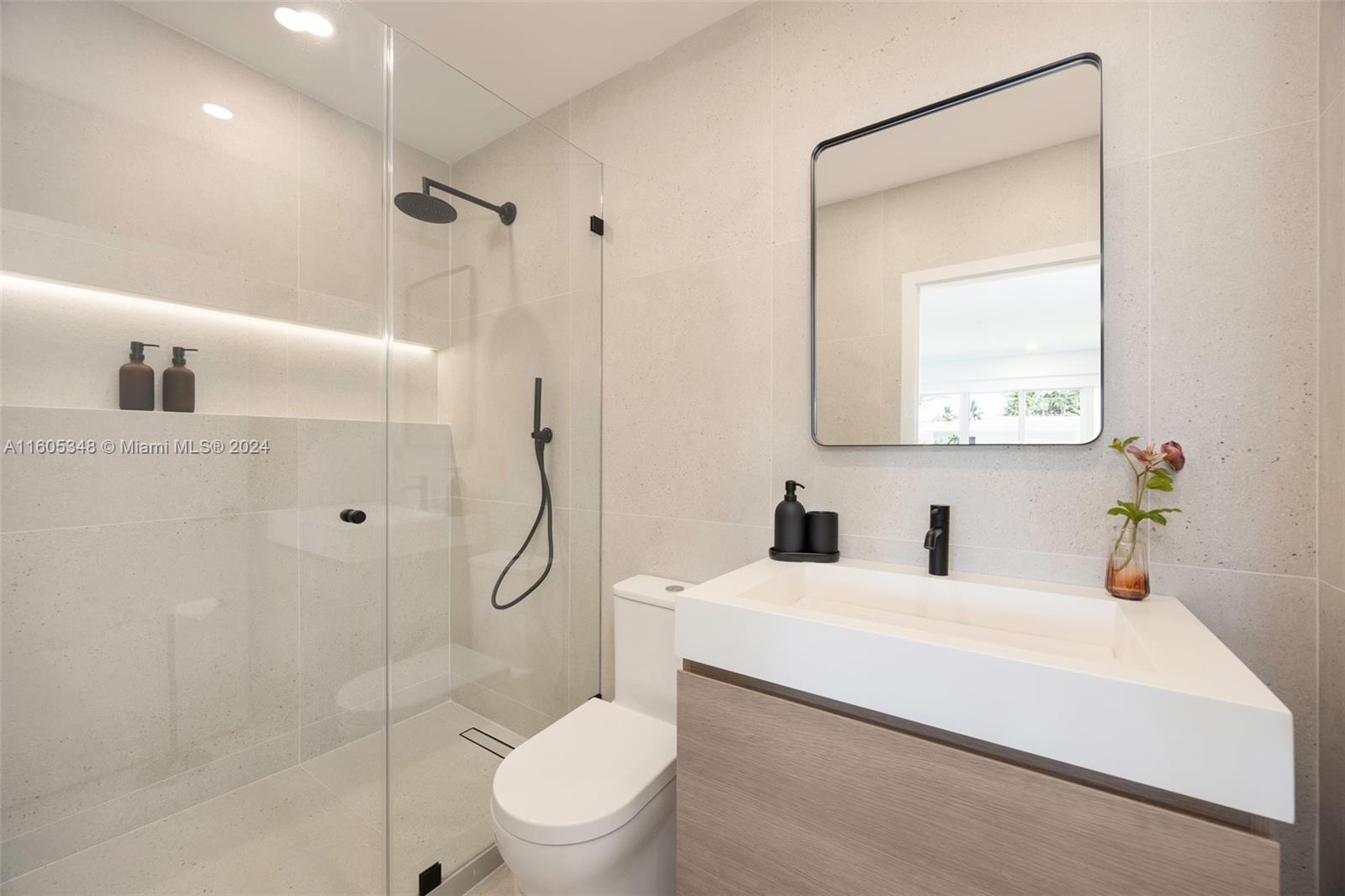 PATRICIA MANOR - Residential