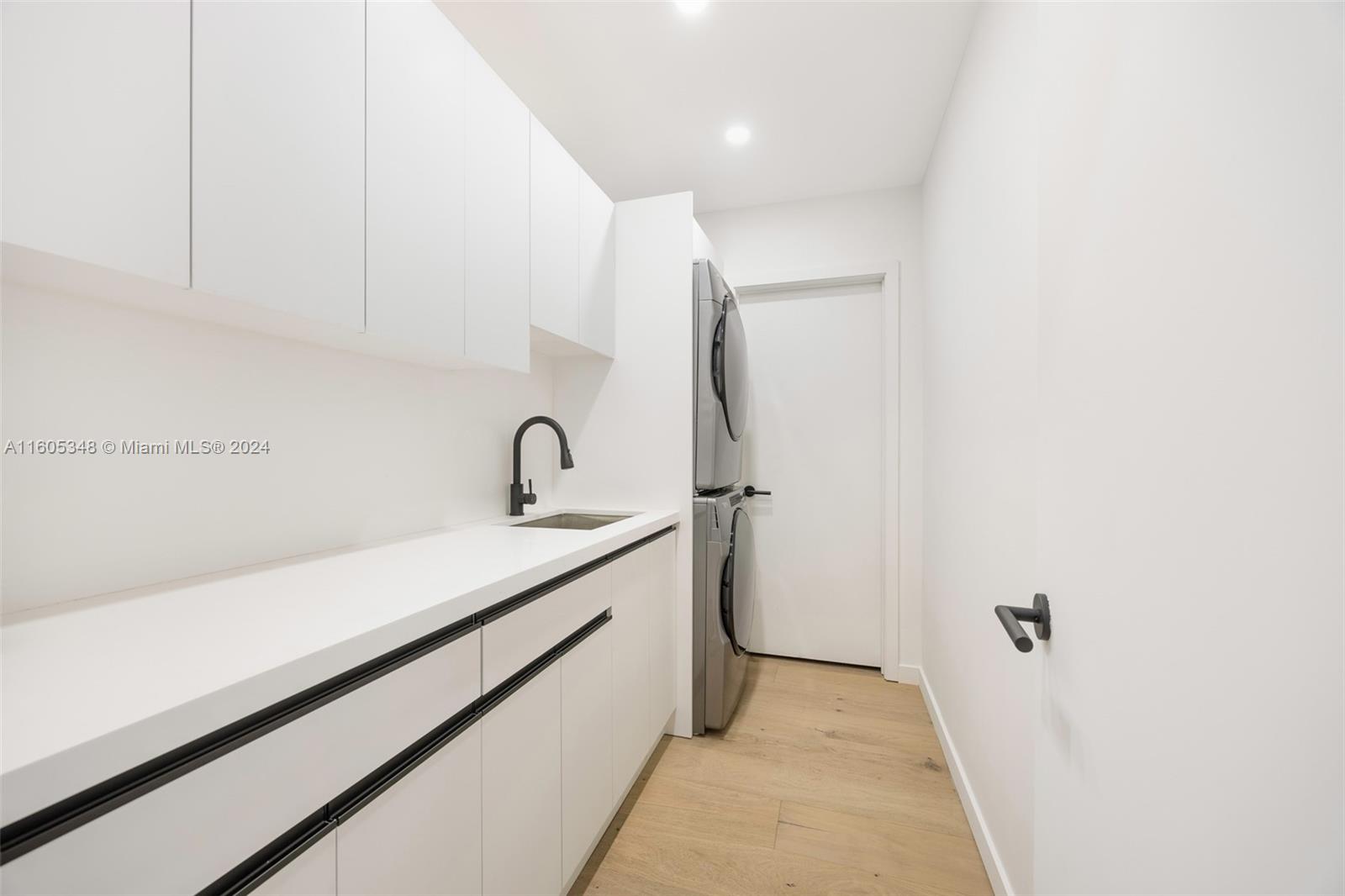 PATRICIA MANOR - Residential