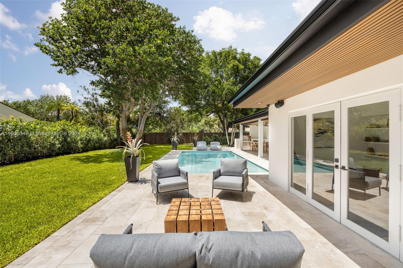 PATRICIA MANOR - Residential