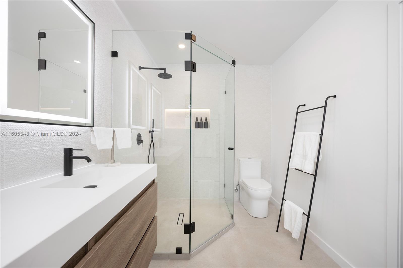 PATRICIA MANOR - Residential