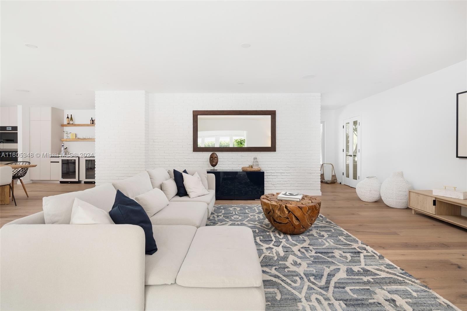 PATRICIA MANOR - Residential