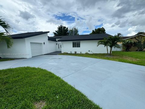 Single Family Residence in Miami FL 16605 104th Ct Ct.jpg