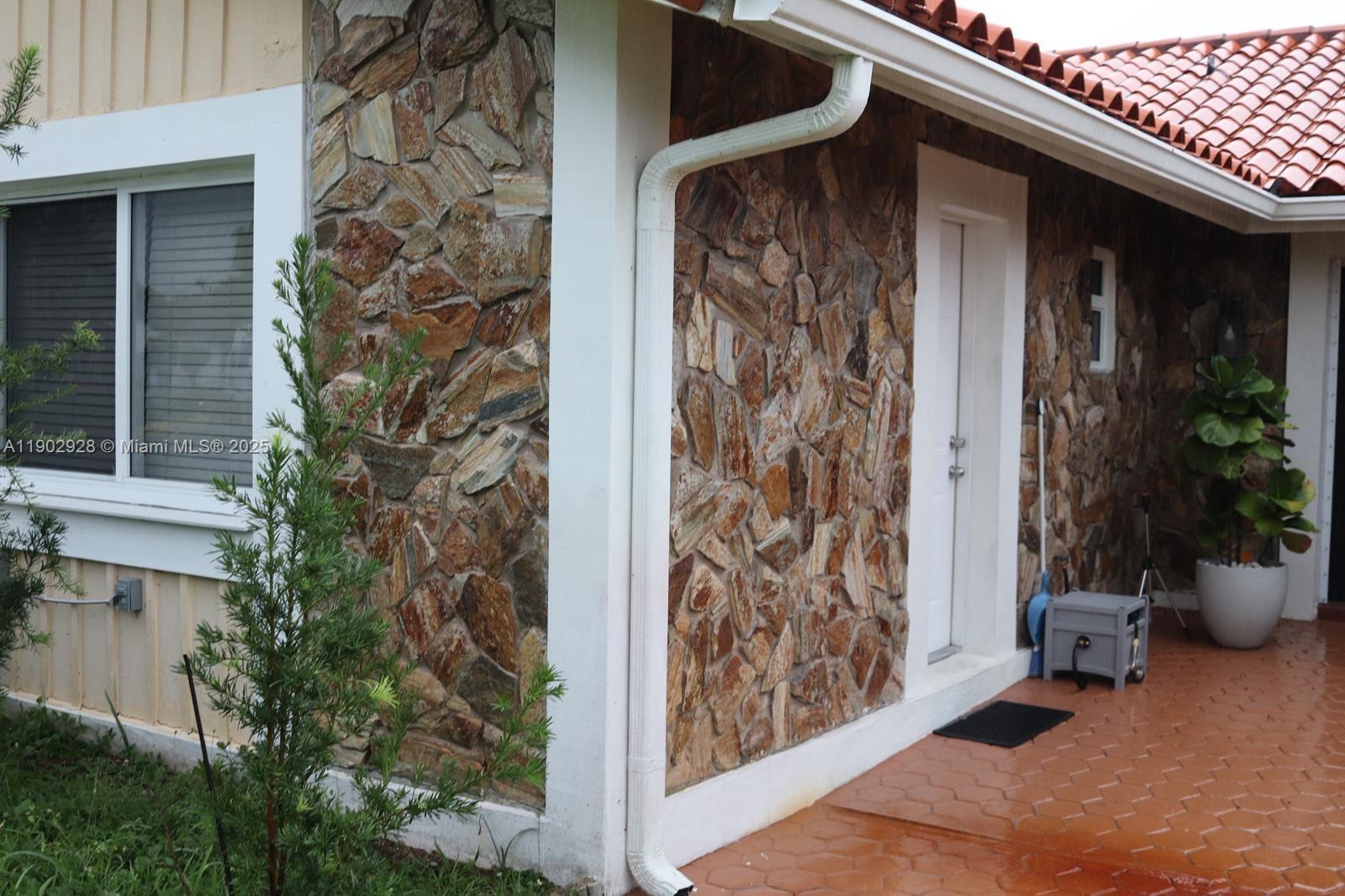 COUNTRY LAKE MANORS SEC 2 - Residential Lease