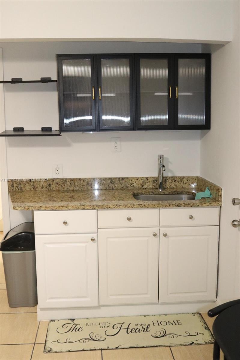 COUNTRY LAKE MANORS SEC 2 - Residential Lease