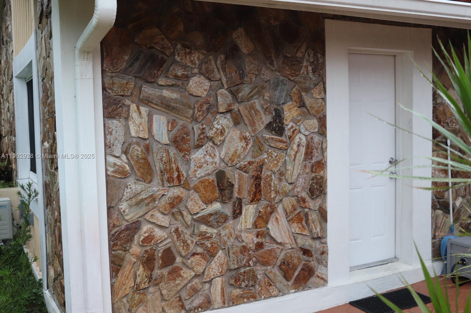 COUNTRY LAKE MANORS SEC 2 - Residential Lease