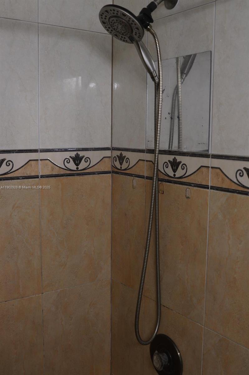 COUNTRY LAKE MANORS SEC 2 - Residential Lease