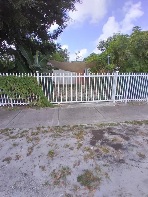 1050 NW 142nd St, Miami, FL 33168 - MLS#: A11627759