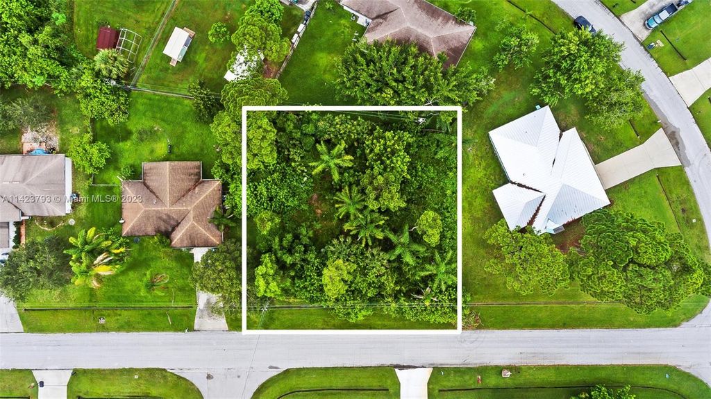 Photo of 912 Thornhill Dr, Port Saint Lucie, FL 34983 (MLS # A11423793)