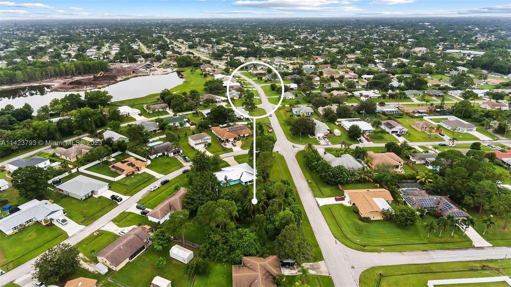 Photo of 912 Thornhill Dr, Port Saint Lucie, FL 34983 (MLS # A11423793)