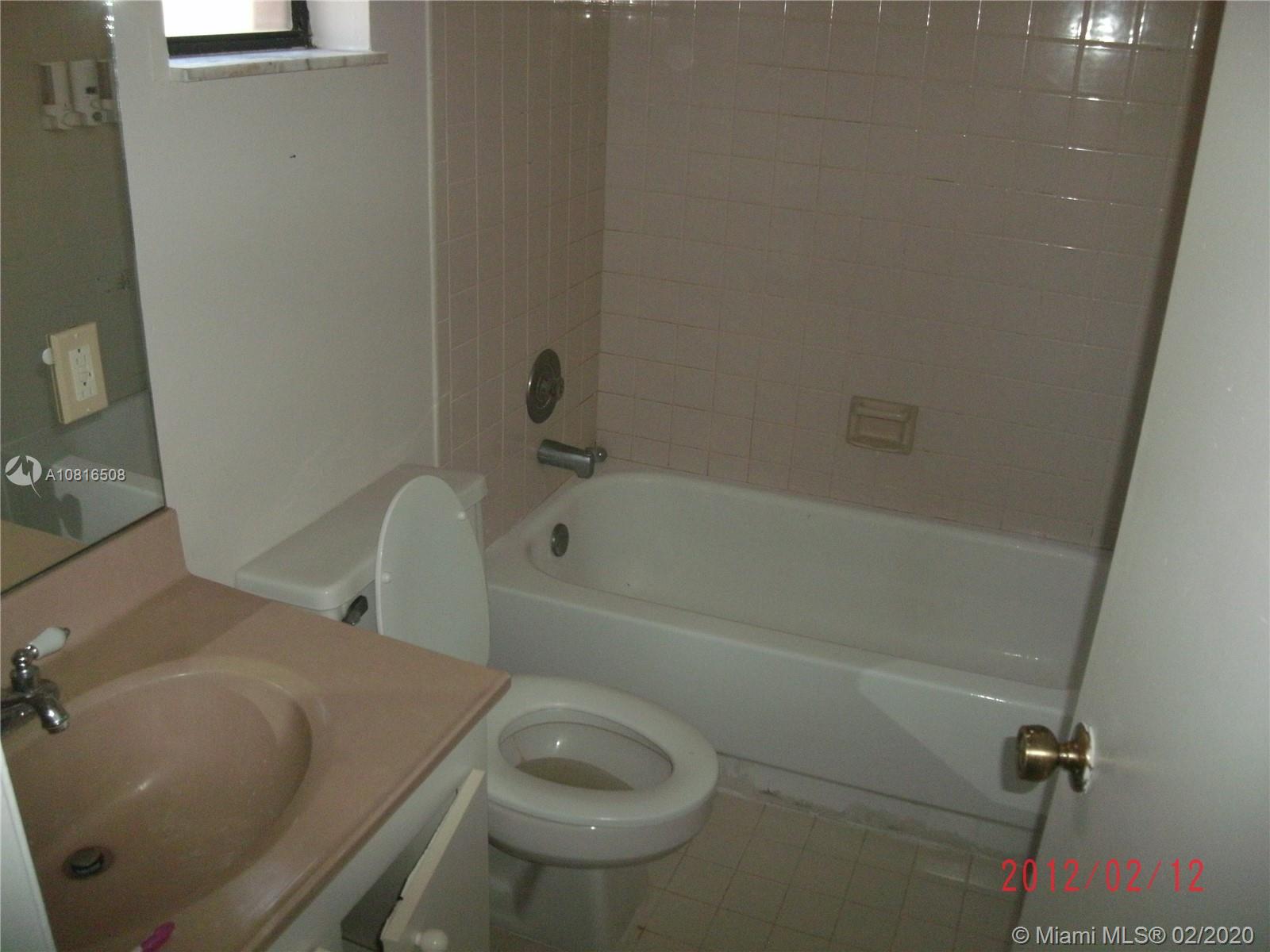1318 White Pine Dr 8-D