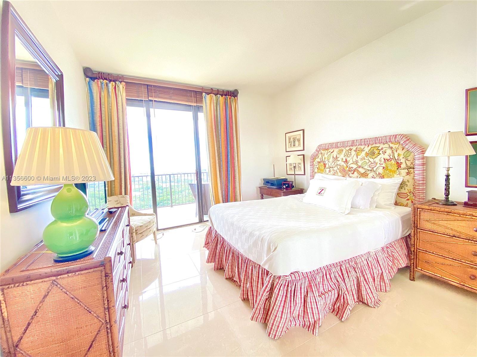 ONE THOUSAND VENETIAN WAY - Residential