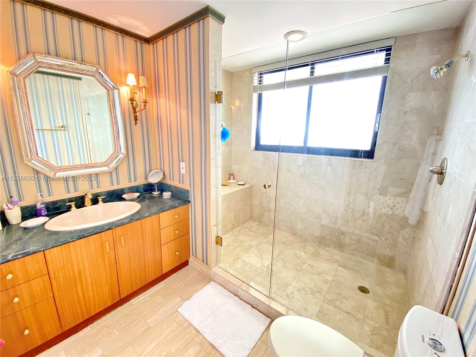 ONE THOUSAND VENETIAN WAY - Residential