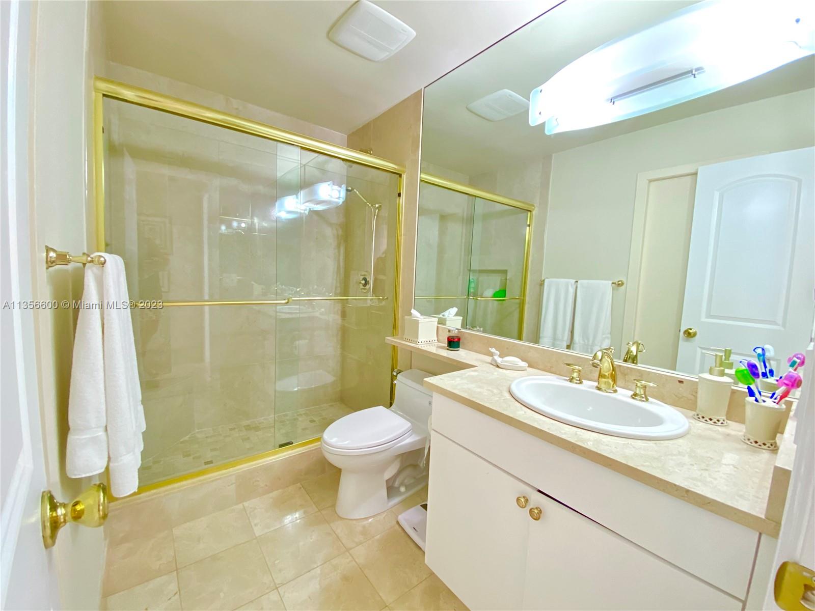 ONE THOUSAND VENETIAN WAY - Residential