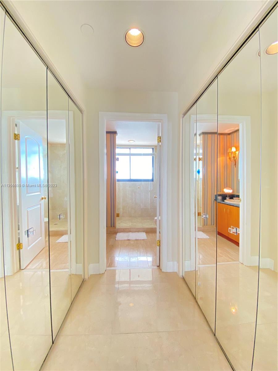 ONE THOUSAND VENETIAN WAY - Residential