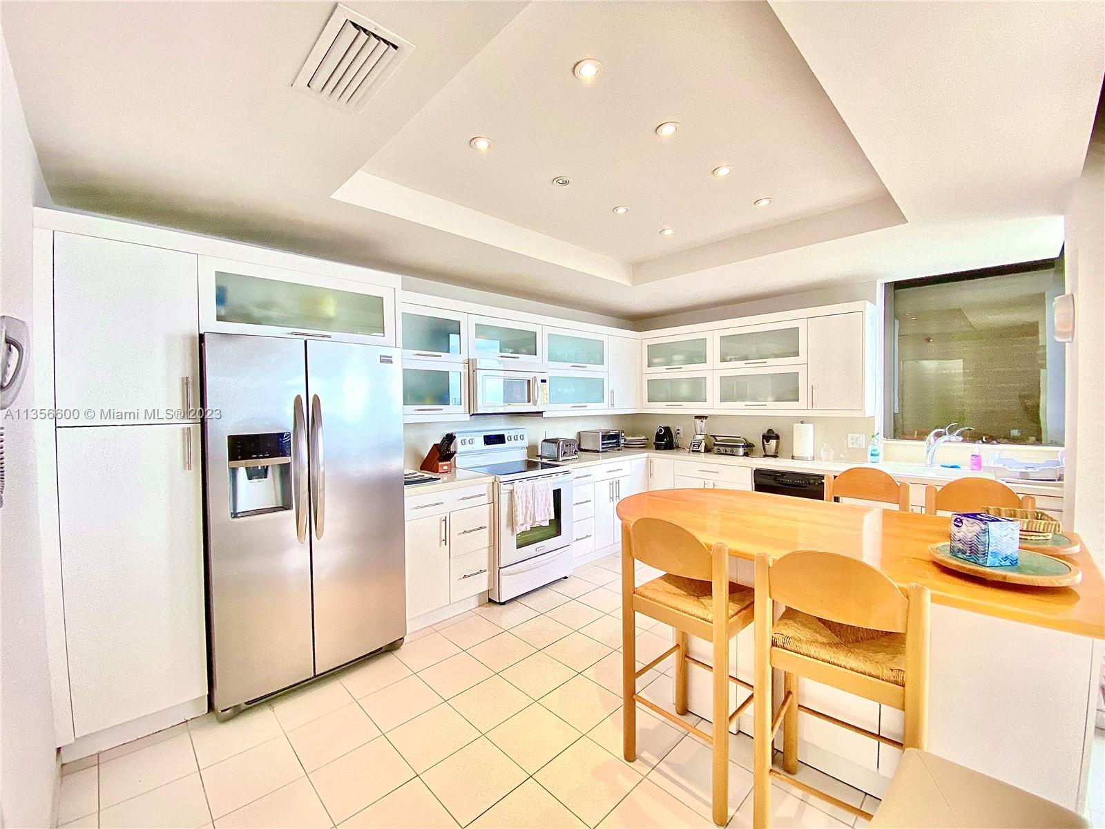 ONE THOUSAND VENETIAN WAY - Residential