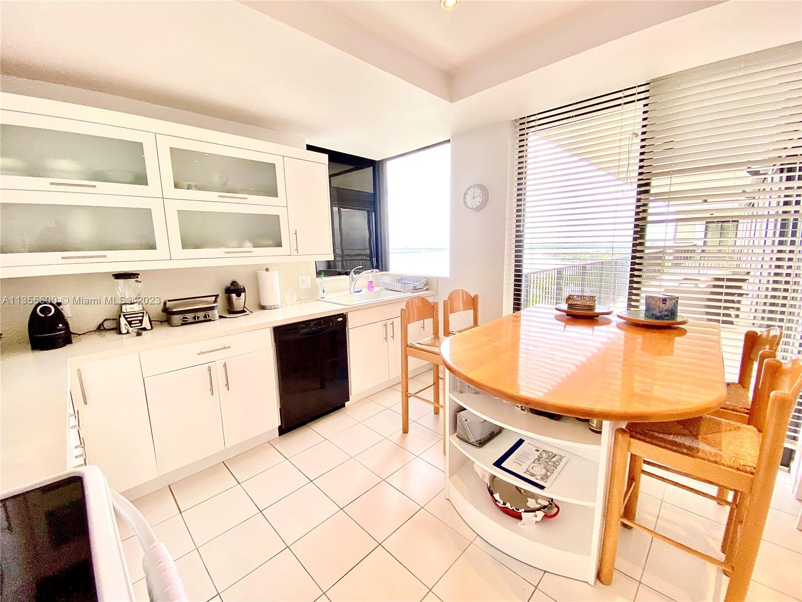 ONE THOUSAND VENETIAN WAY - Residential