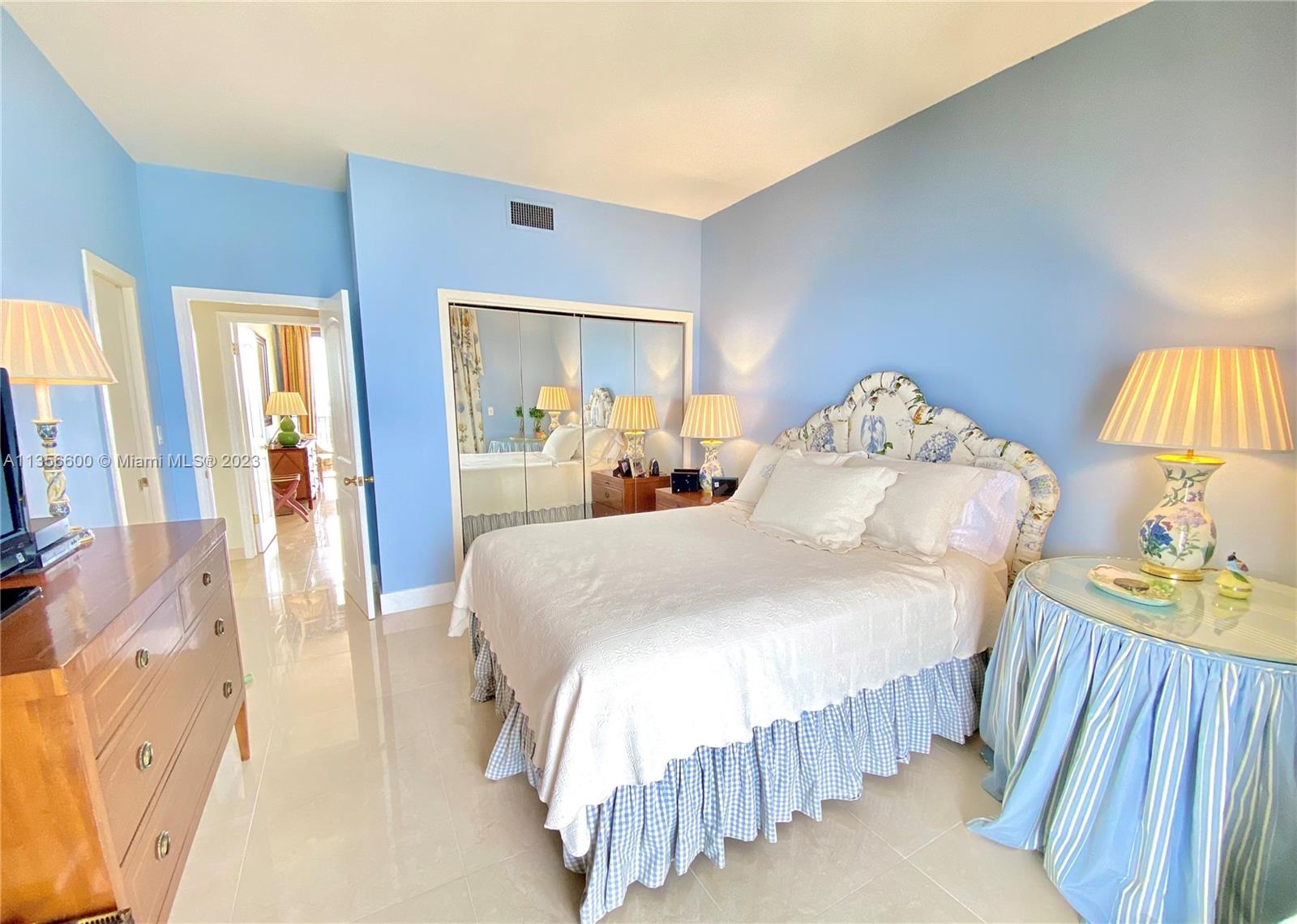 ONE THOUSAND VENETIAN WAY - Residential