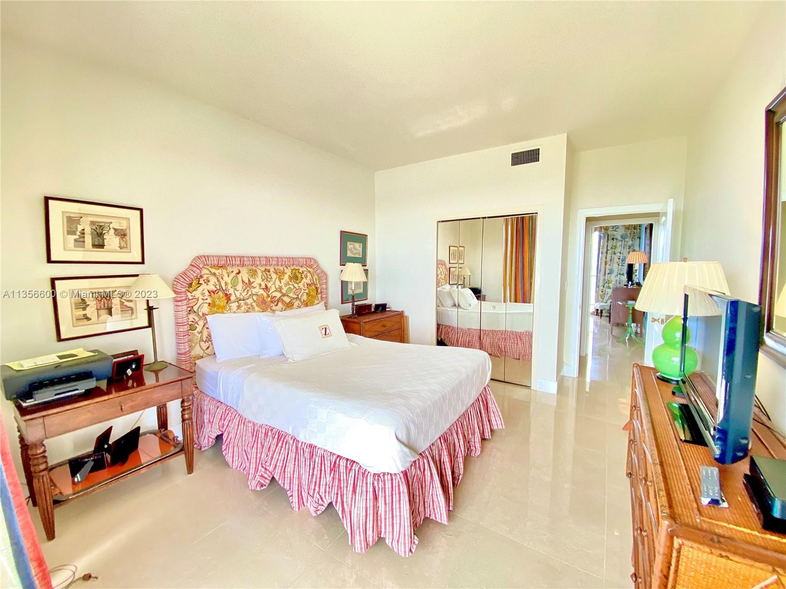 ONE THOUSAND VENETIAN WAY - Residential