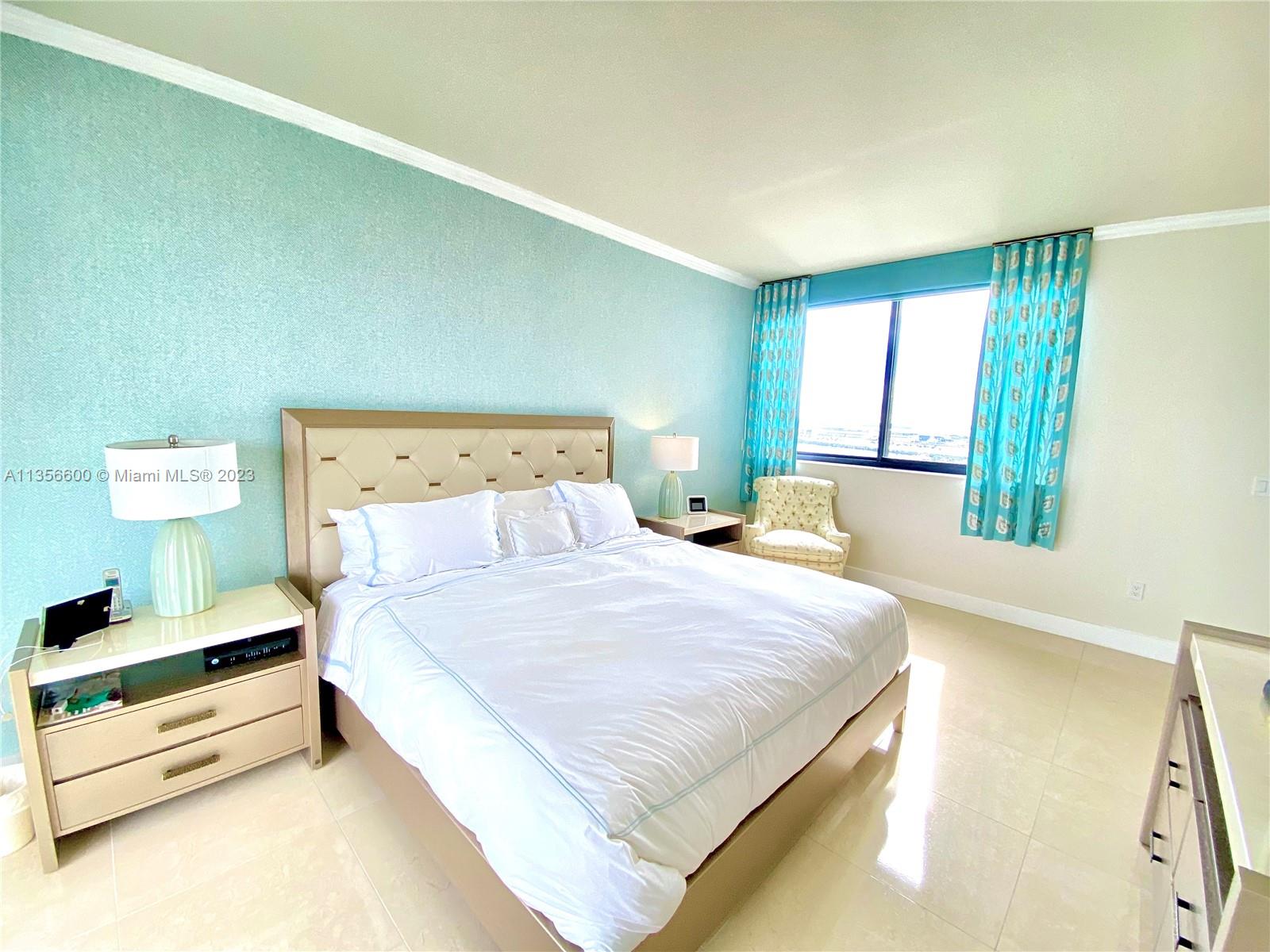 ONE THOUSAND VENETIAN WAY - Residential