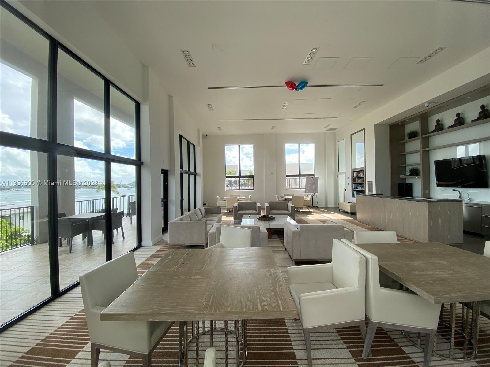 ONE THOUSAND VENETIAN WAY - Residential