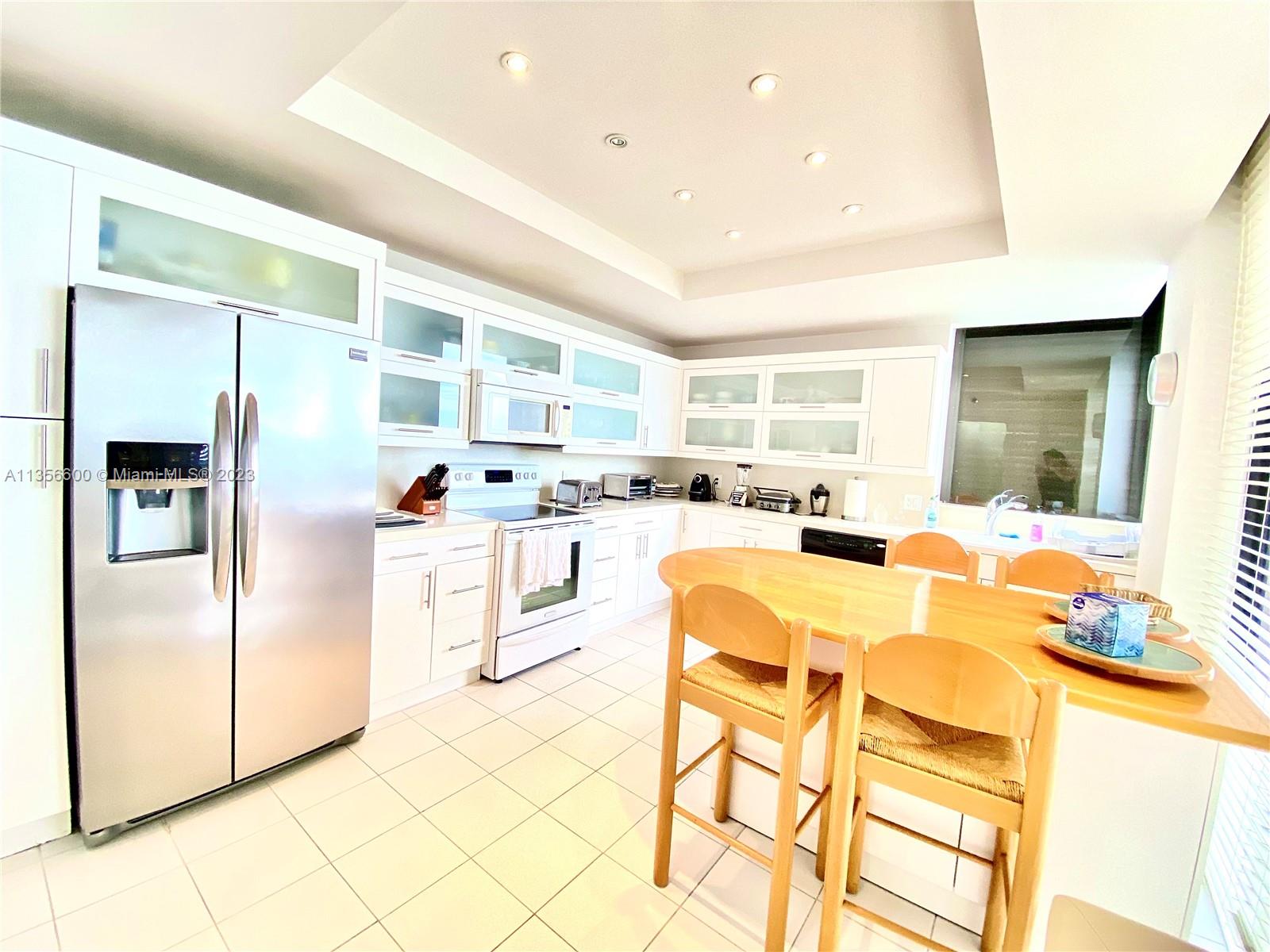 ONE THOUSAND VENETIAN WAY - Residential