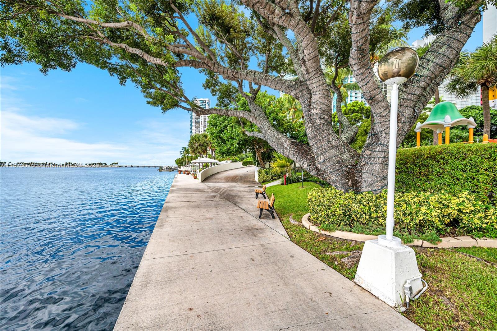 BRICKELL PLACE PHASE II C - Residential