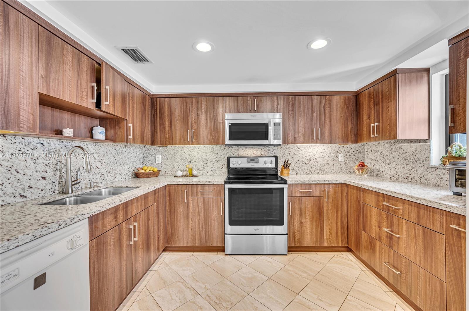 BRICKELL PLACE PHASE II C - Residential