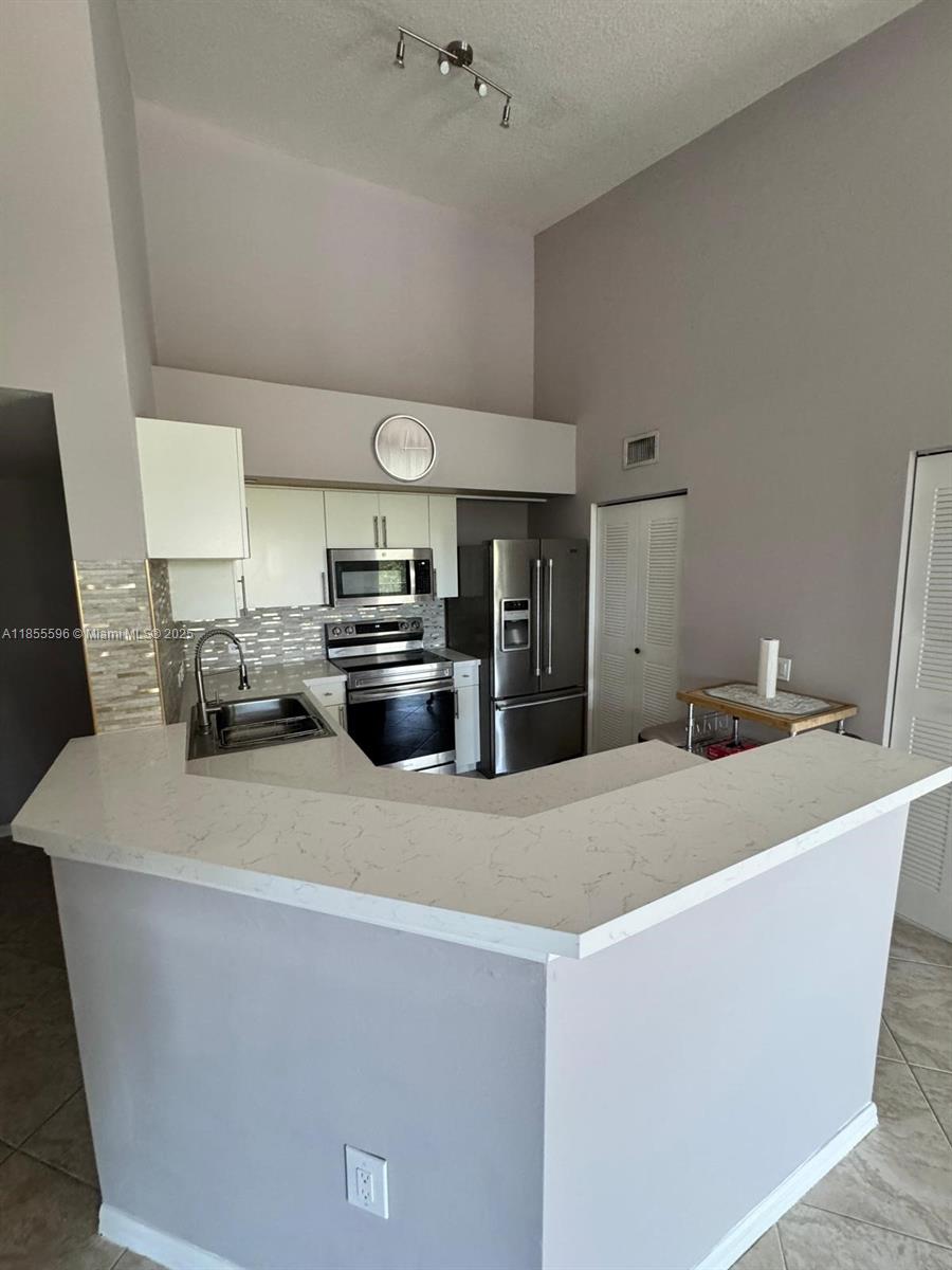 VILLA DEL SOL CONDO - Residential Lease