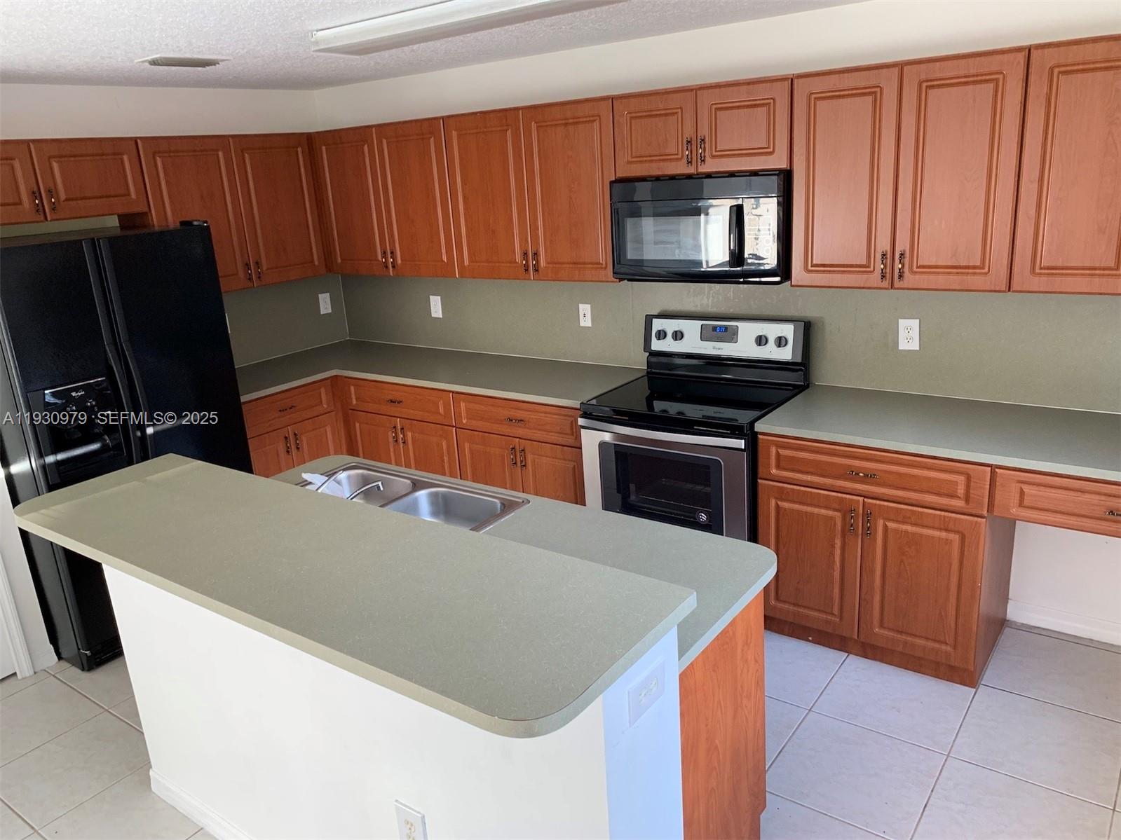 EGRET LAKES ESTATES SEC 2 - Residential Lease