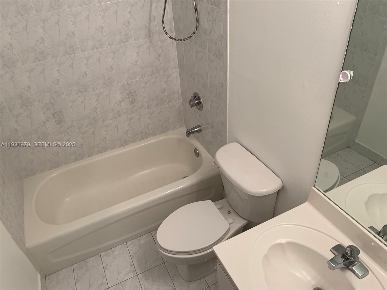 EGRET LAKES ESTATES SEC 2 - Residential Lease