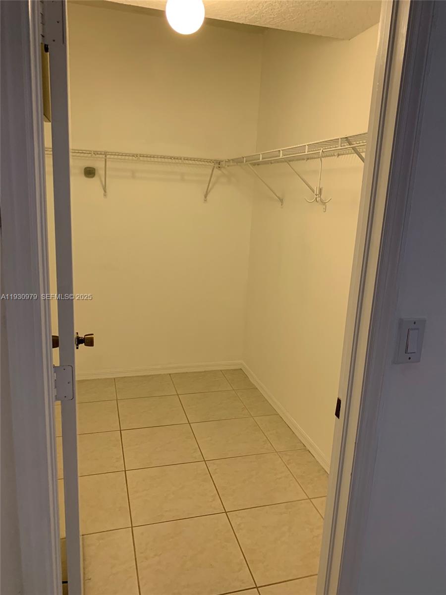 EGRET LAKES ESTATES SEC 2 - Residential Lease