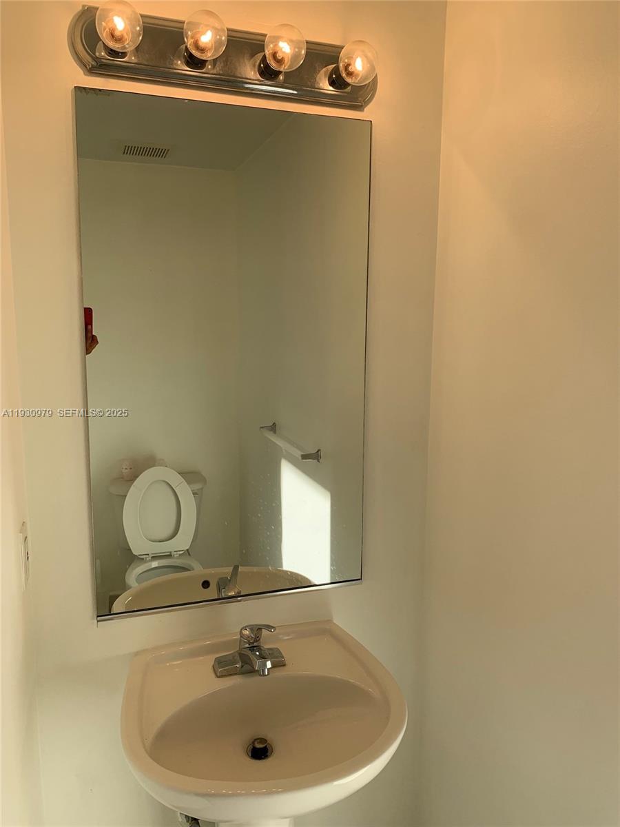 EGRET LAKES ESTATES SEC 2 - Residential Lease