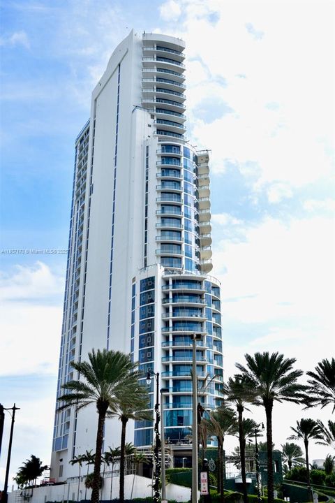 17475 Collins Ave 2802 Sunny Isles Beach FL 33160