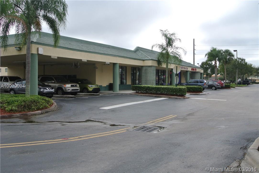 Landlord offering aggressive rental rates of $12 per/sf per year plus $6.50 per sqft for NNN expenses. Special move-in incentives. Solid retail corridor boasting a healthy mix of national and local tenants. Join tenants such as H&R Block, and Quick Loss Weight Center as well as high traffic drivers such as Tin Fish and Susie Q's. The property has reticently been renovated and available units are in great condition. The center has great corner exposure with ample parking.