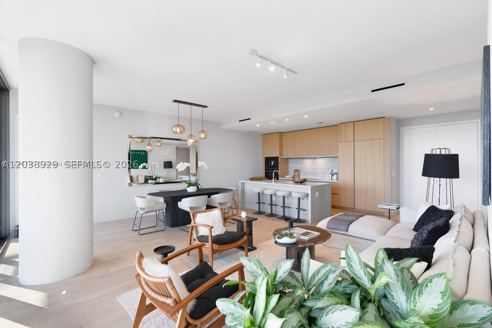 8701 Collins Ave 404
