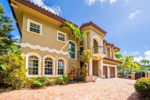 Photo of 4501 N Bay Rd, Miami Beach, FL 33140 (MLS # A11978176)