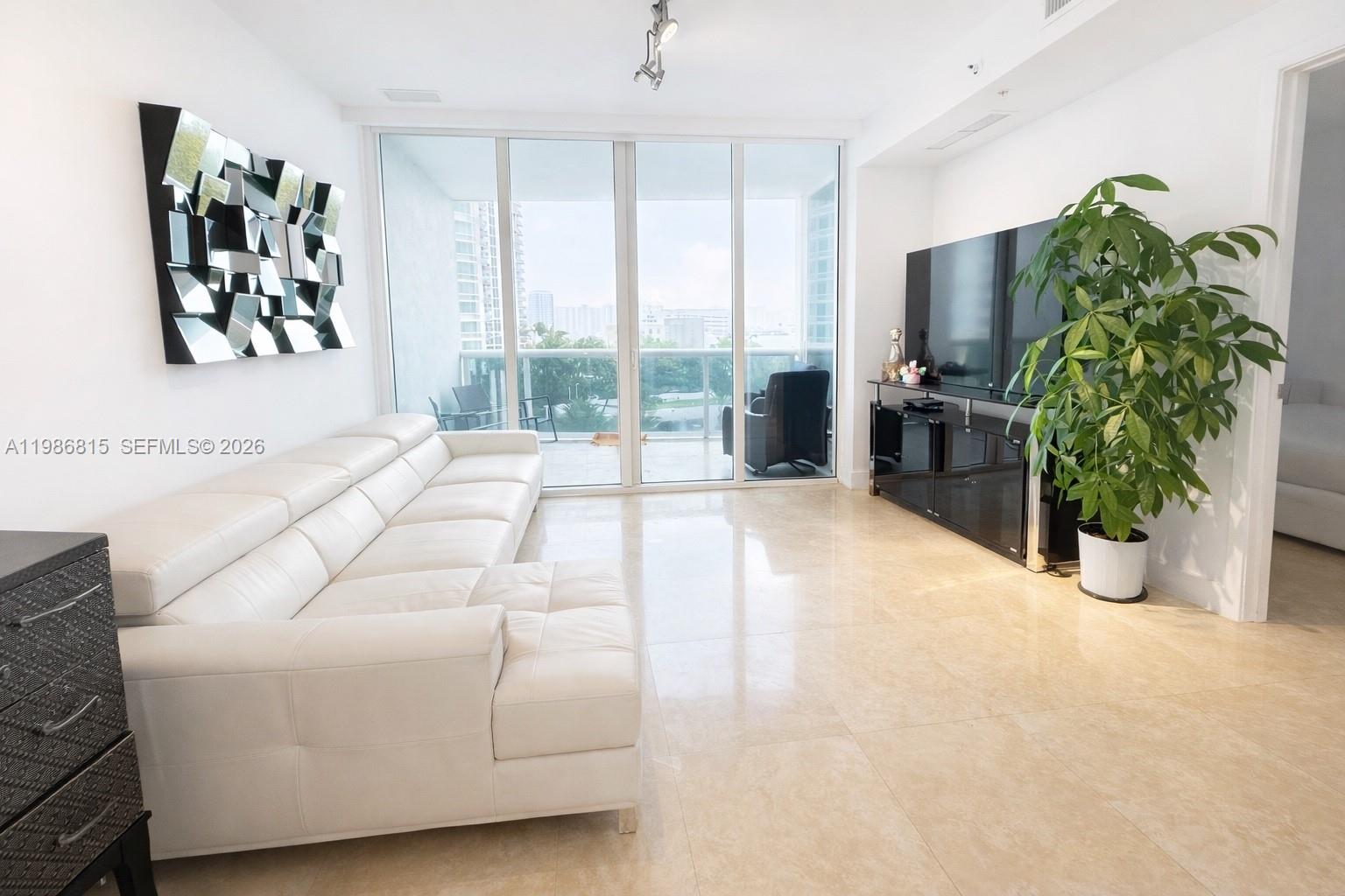 TRUMP ROYALE CONDO - Residential Lease