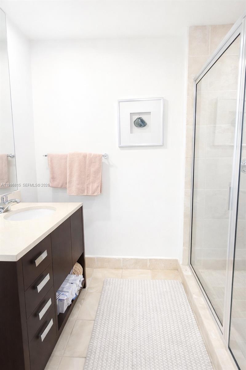 18201 Collins Ave 705