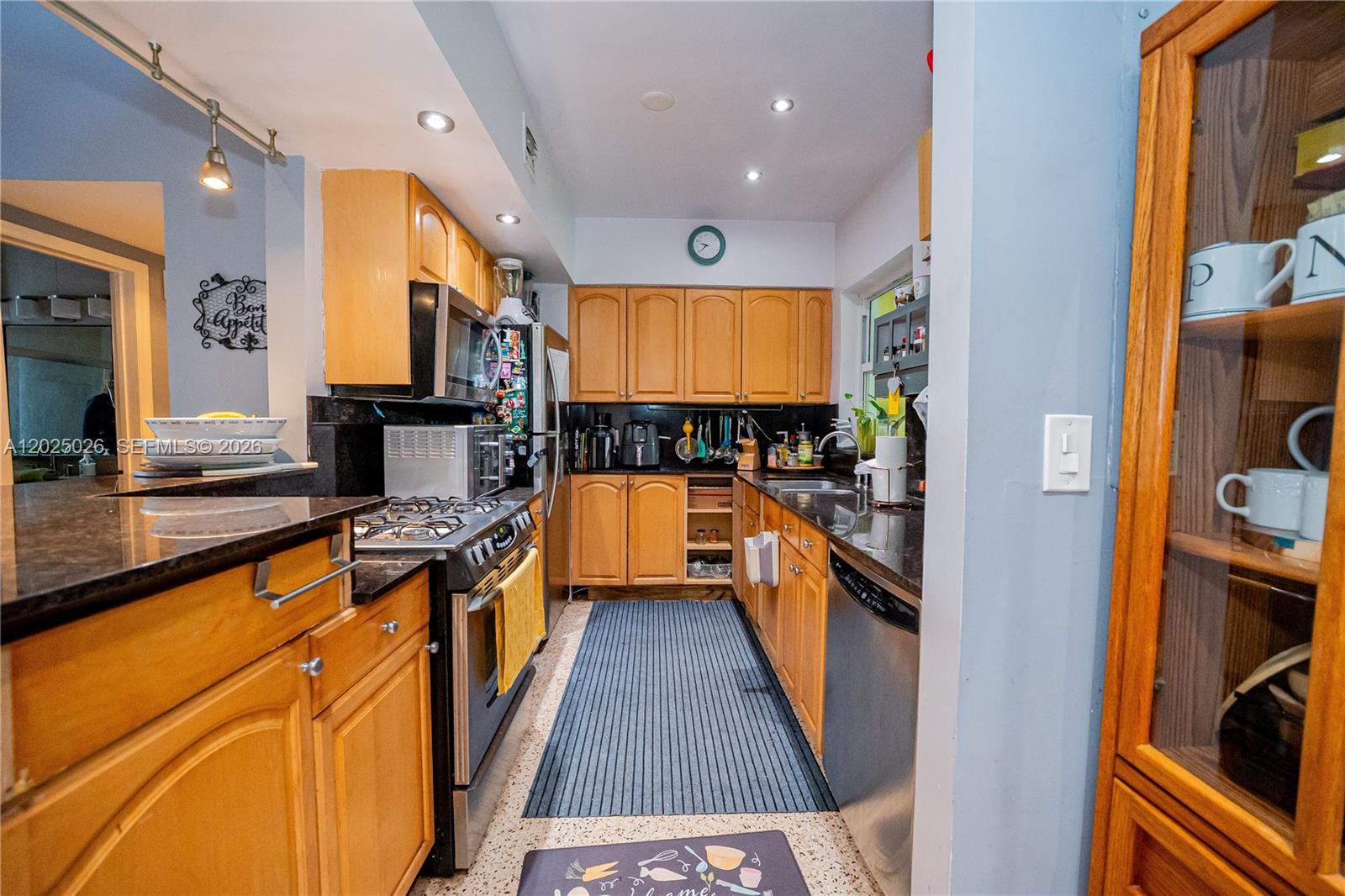 COUNTRY CLUB ESTATES SEC - Residential