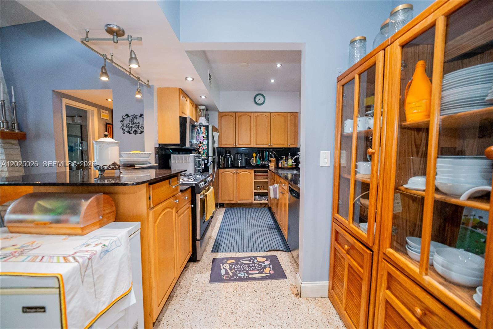 COUNTRY CLUB ESTATES SEC - Residential