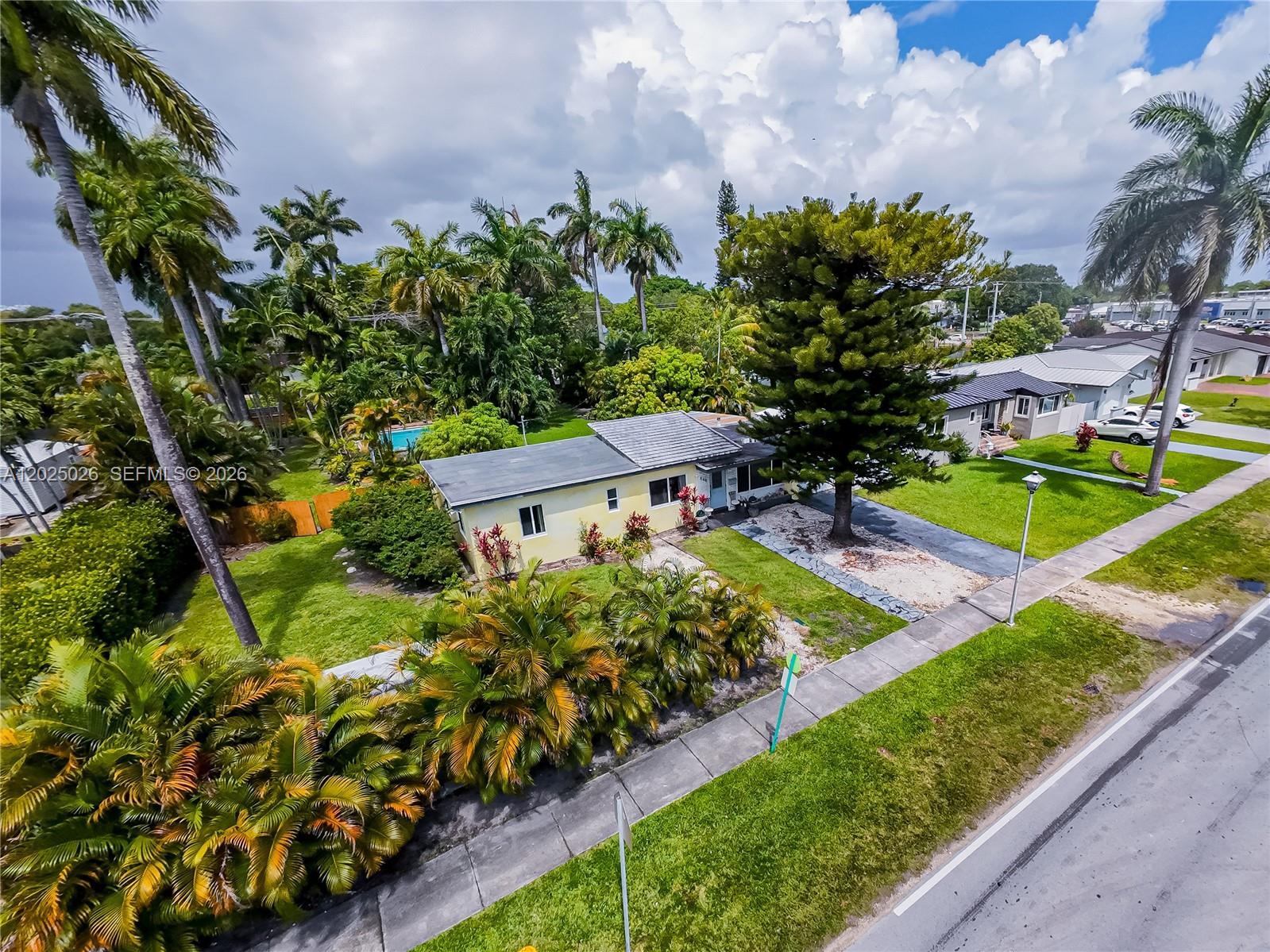 548 East Dr