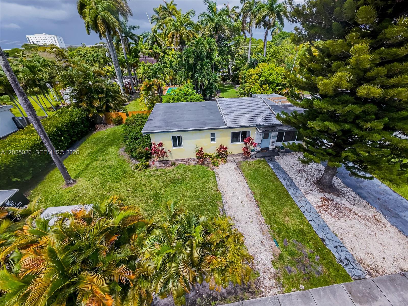 548 East Dr
