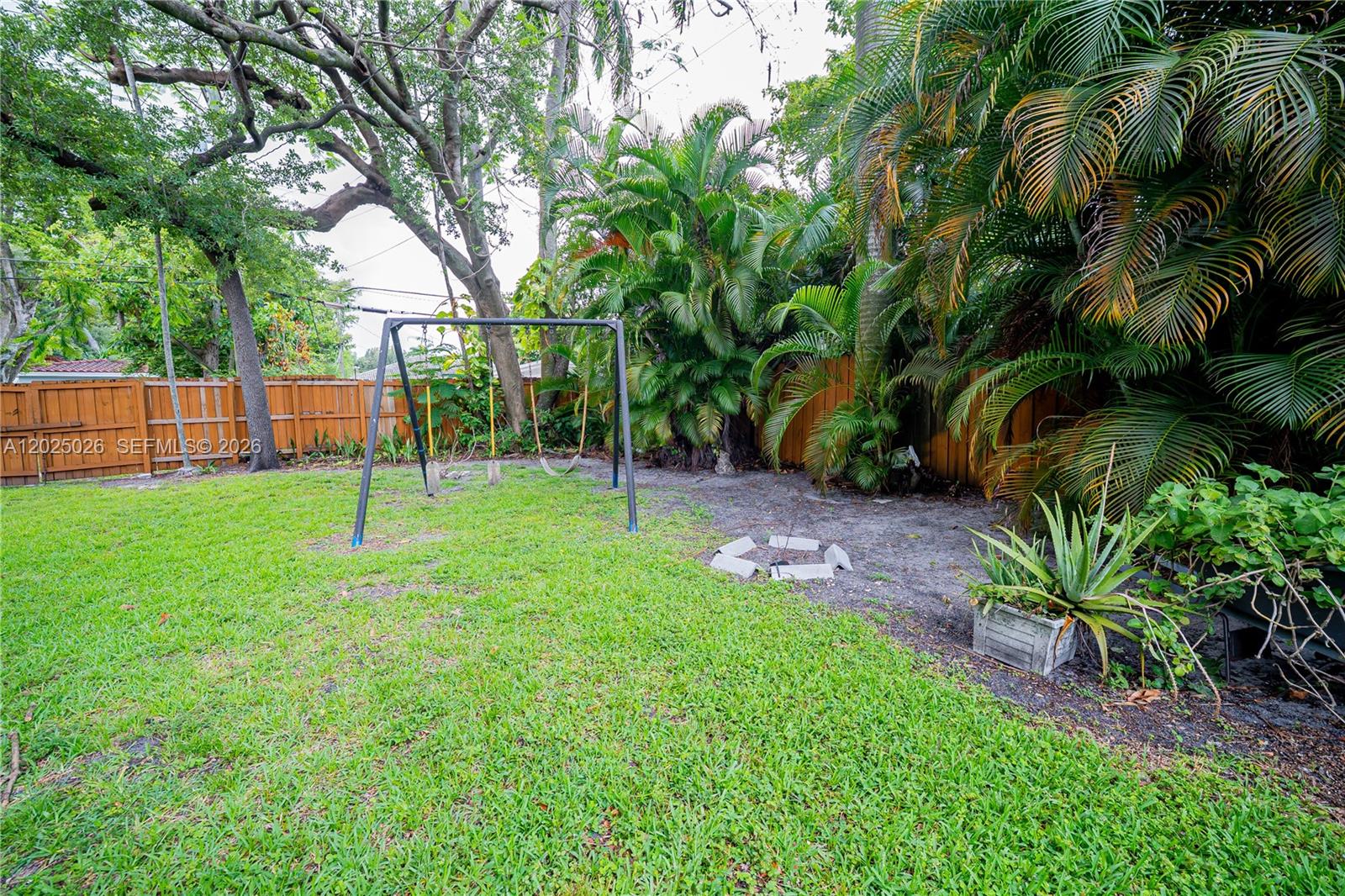 COUNTRY CLUB ESTATES SEC - Residential