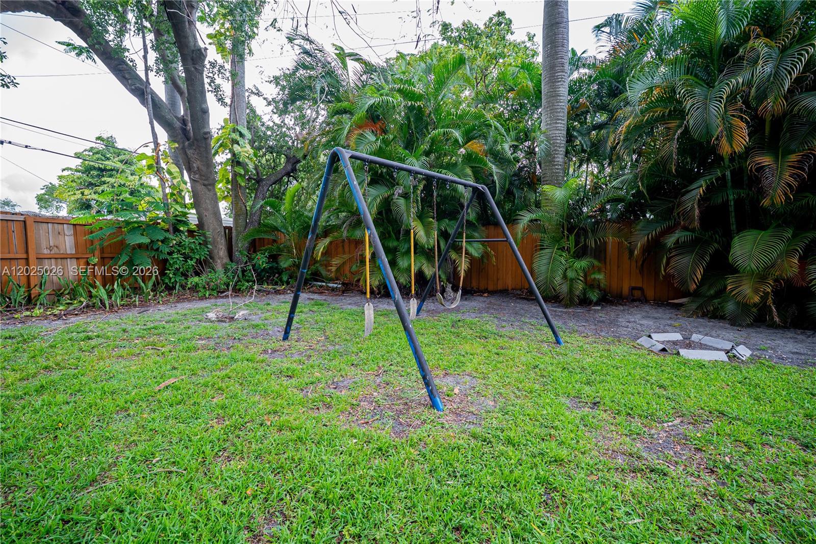 COUNTRY CLUB ESTATES SEC - Residential