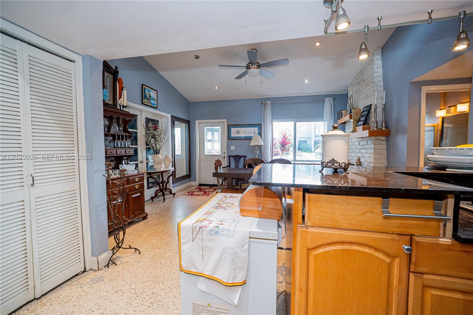 COUNTRY CLUB ESTATES SEC - Residential