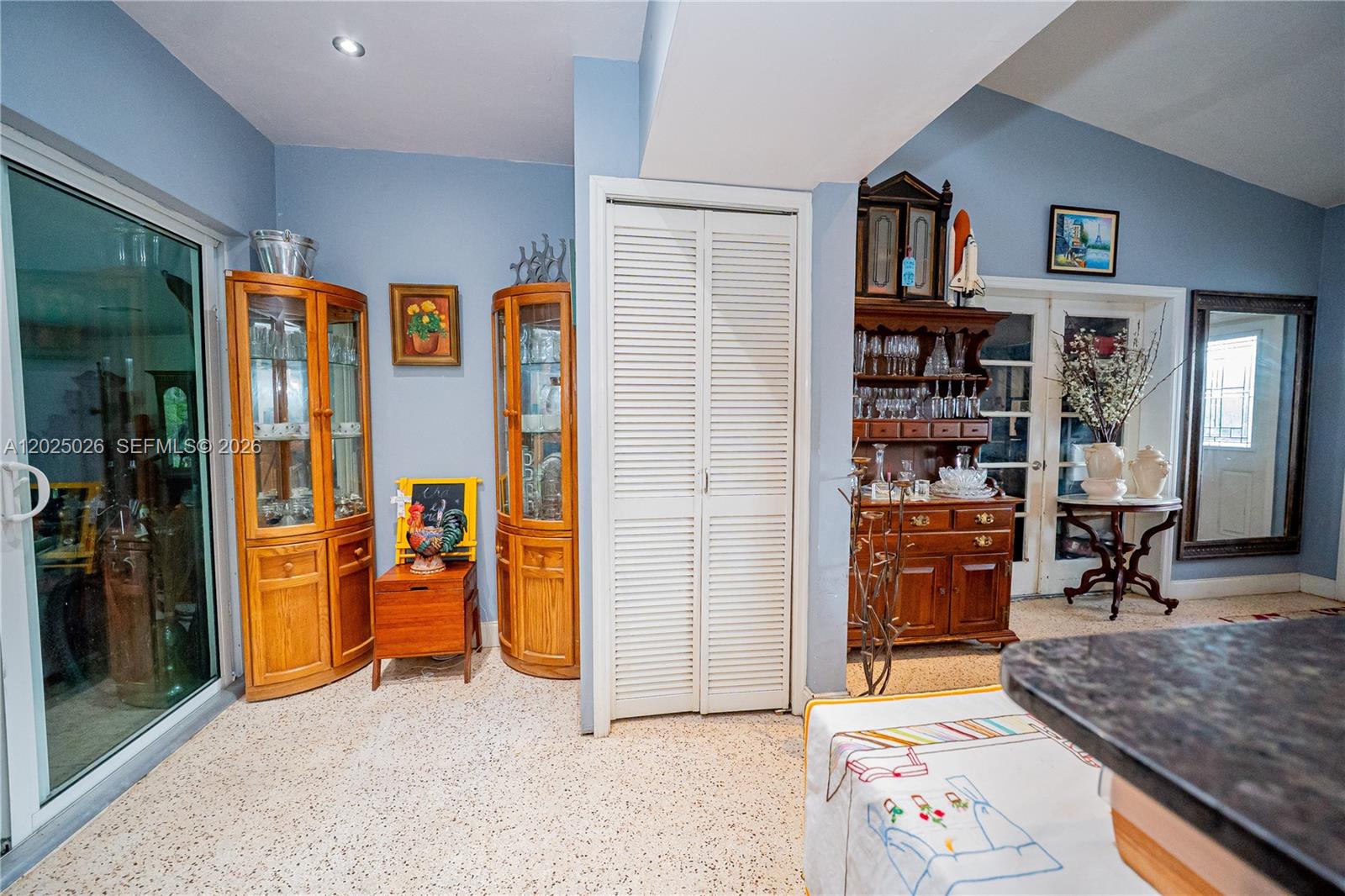 COUNTRY CLUB ESTATES SEC - Residential