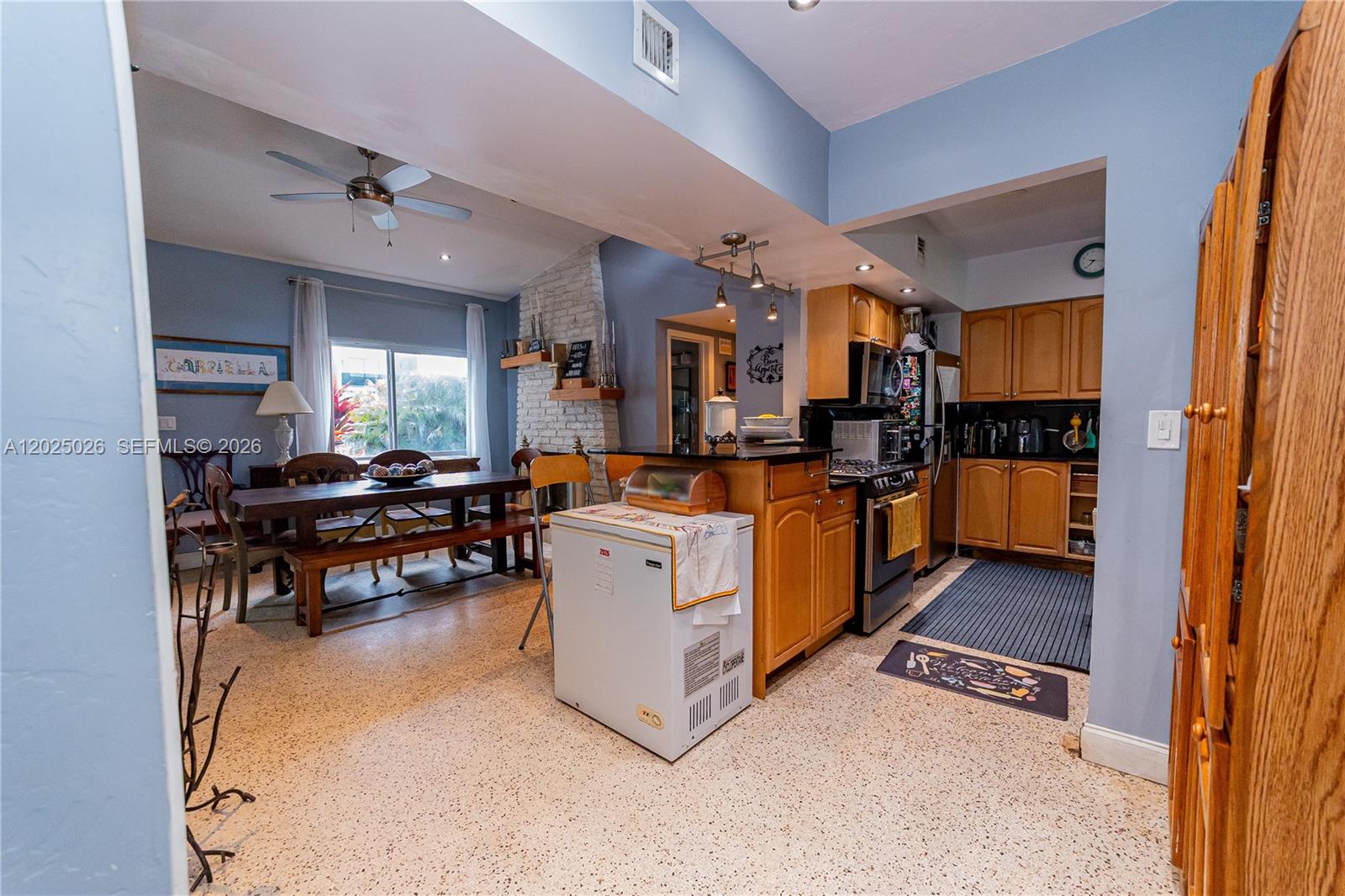 COUNTRY CLUB ESTATES SEC - Residential