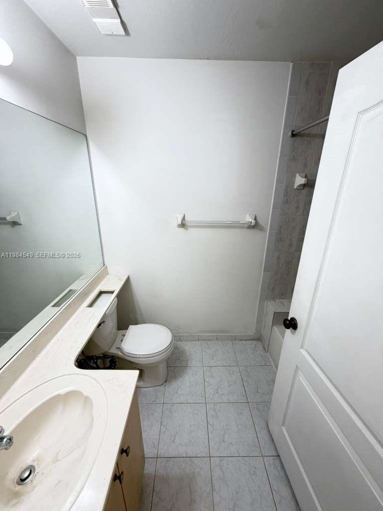 THE SHAMROCK CONDO - Residential Lease