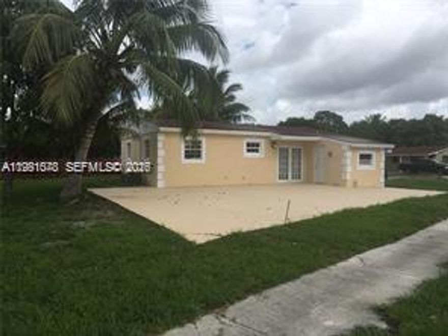 NICE HOUSE 3/1 NICE  THE HOUSE HAS A LARGE LOT !!!!!   RENTED BY SECCION 8 AT $2400 LEASE END 9/2026